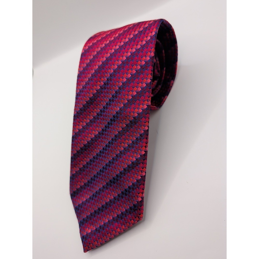 Thomas Pink Jacquard Design Geo Pattern Silk Neck Tie Made In England 58 x 3.25